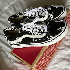 M7/W8.5 Logo Mix Vans
